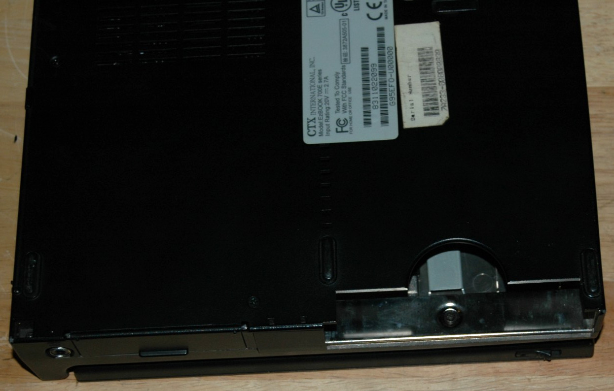2 laptops Dell Vostro 1000 15″ [AS IS] AMD Turion 64 X2 and CTX EzBook 700E