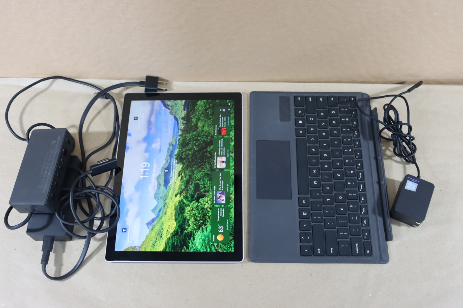 Microsoft Surface Pro 5 i5-7300U 8GB RAM 256GB Wi-Fi + LTE