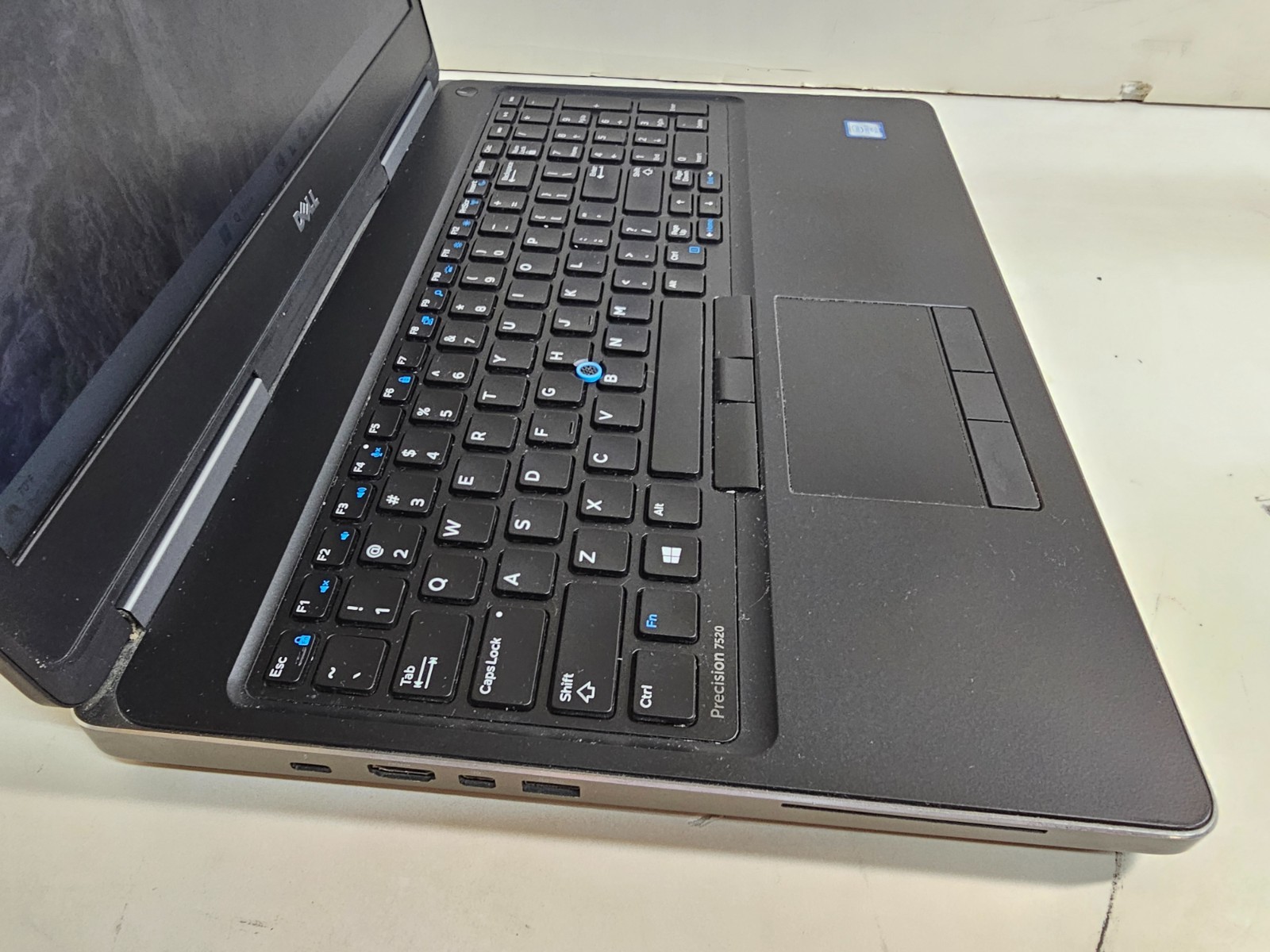 Dell Precision 7520 Laptop – 2.9 GHz i7-7820HQ 16GB 256GB SSD M1200 15.6″ – SP1