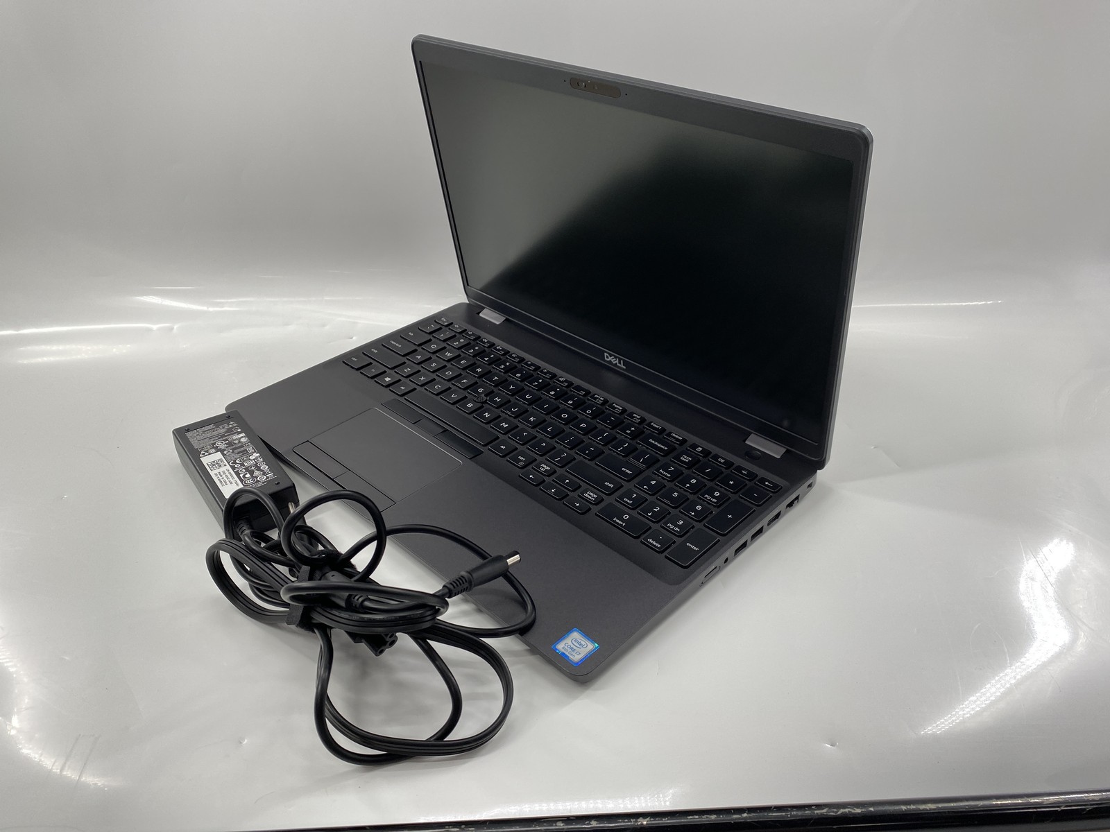 Dell Latitude 5500 15.6″ Core i7 | 16GB 256GB-SSD | Great Condition*
