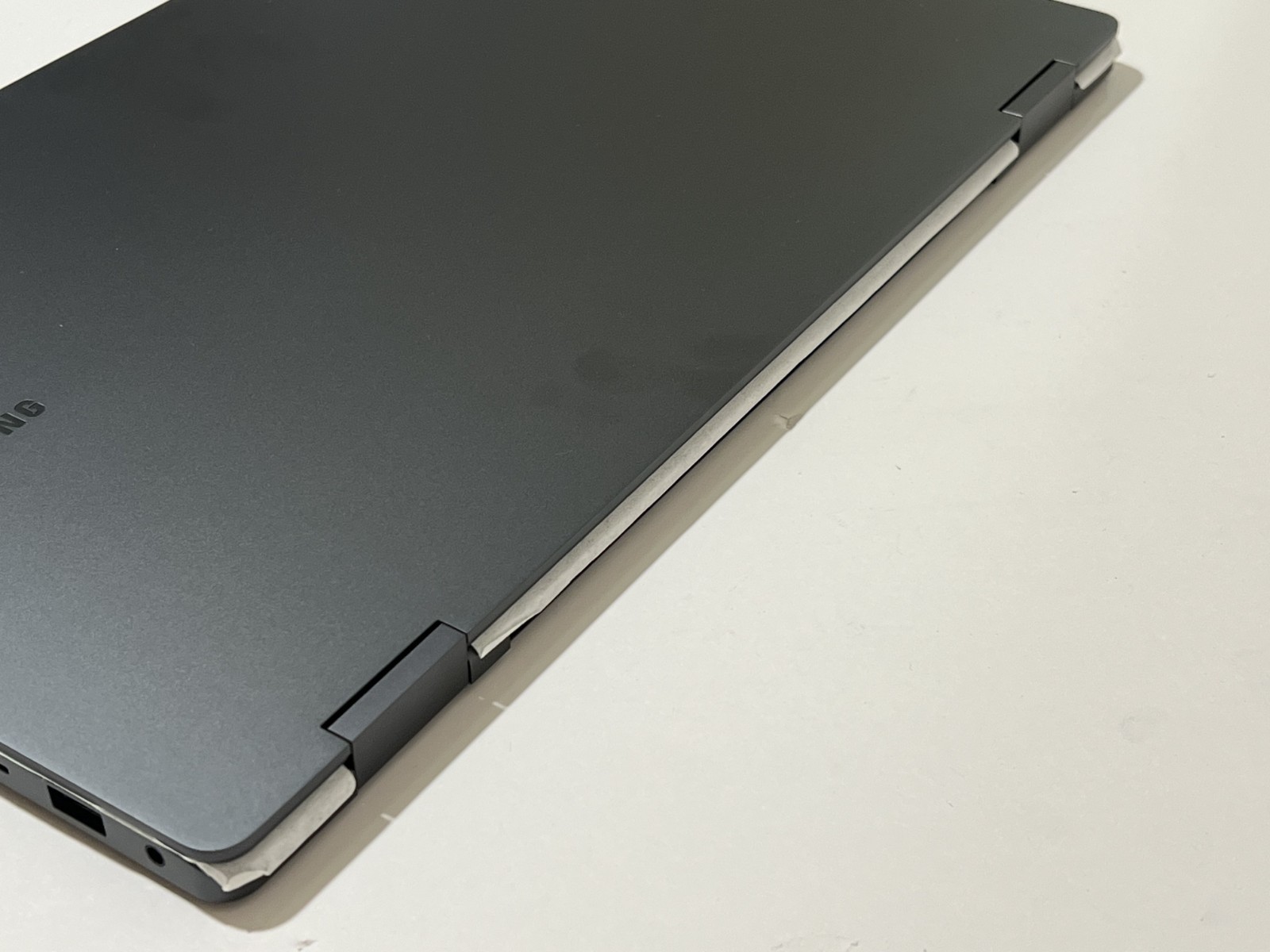 Samsung Galaxy Book3 360 15.6” AMOLED Touch Intel Core i7 16GB RAM 1TB SSD NP750
