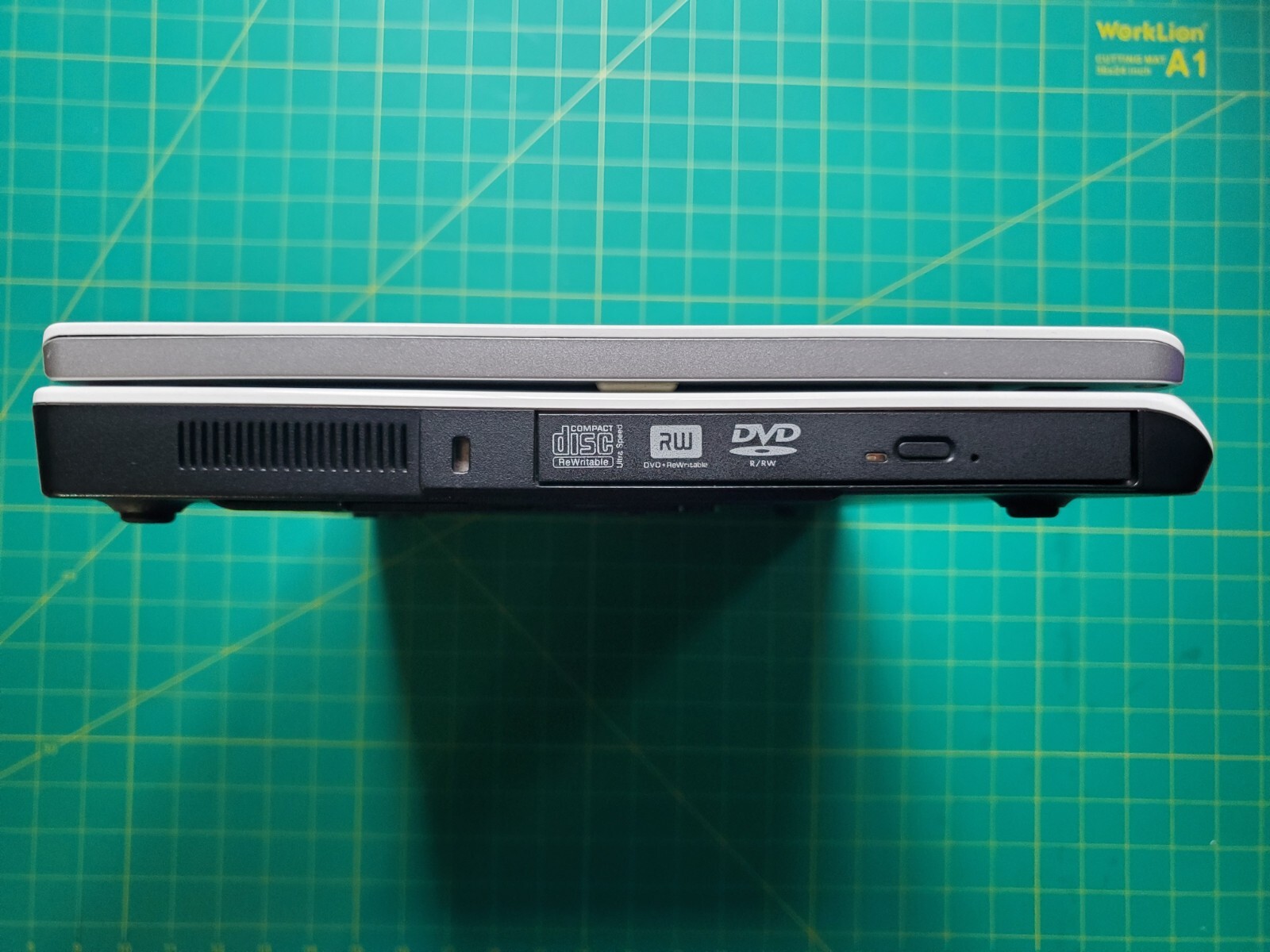 RETRO DELL LAPTOP Dell Inspiron 1501, AMD Athlon 64 X2 1GB RAM. With Charger