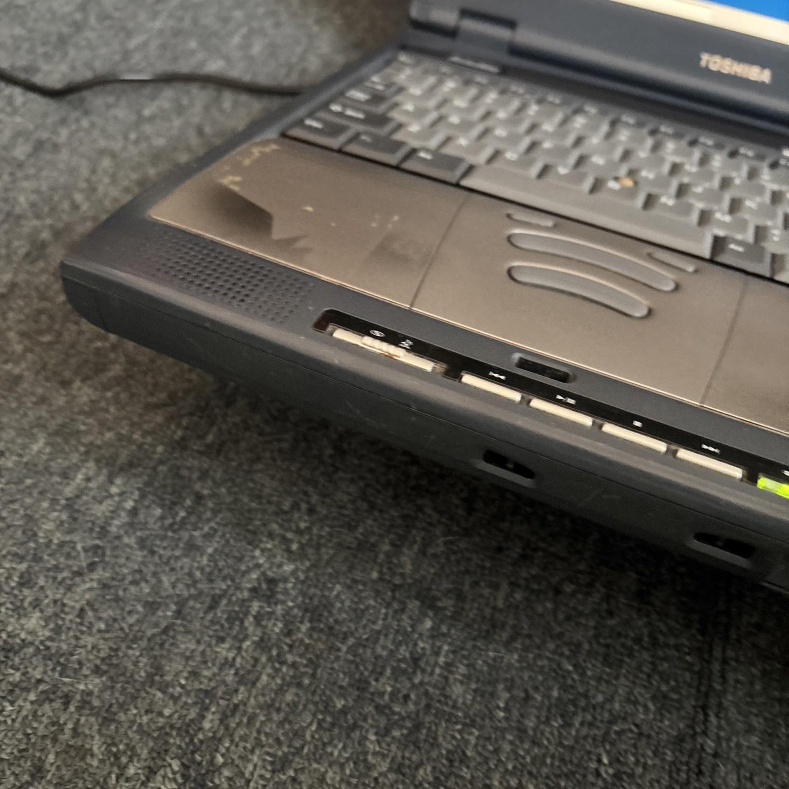 Toshiba 1800 Satellite CDROM 184mb RAM 9.35GB HDD 3.5″ Floppy*Needs New Battery*