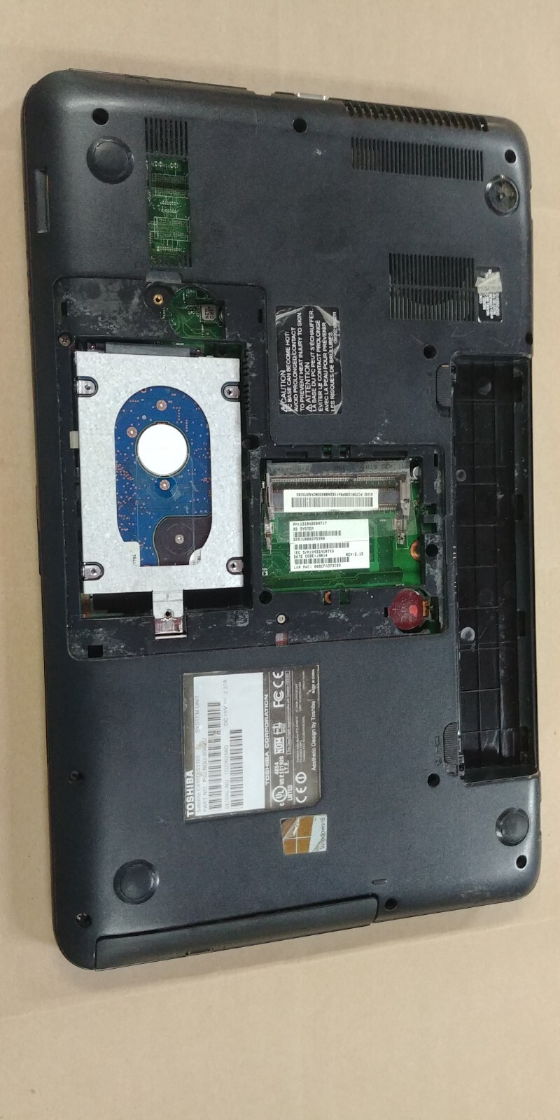 Toshiba c855D-S5105 AMD Vision INCOMPLETE FOR PARTS