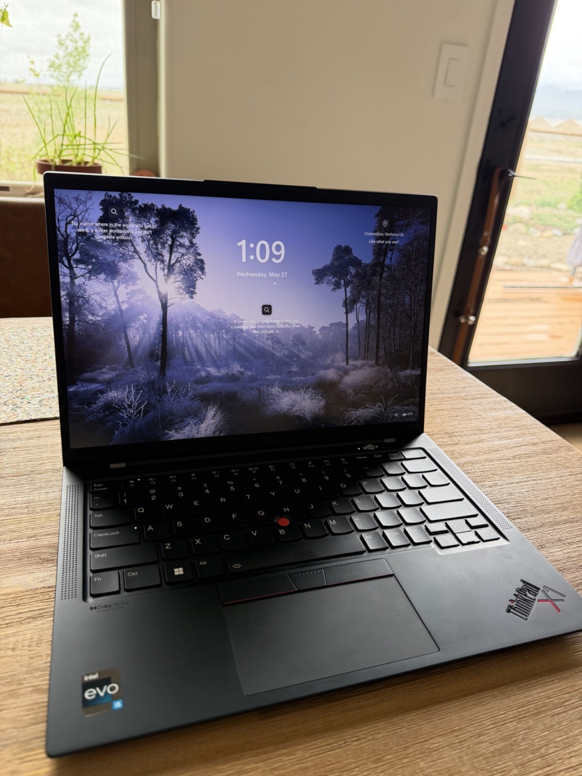 Lenovo ThinkPad X1 Carbon Gen 10 Touchscreen Laptop – i5-1240P/16GB/512GB SSD