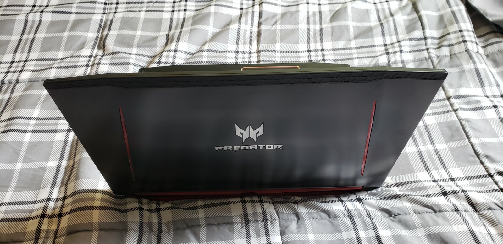 Acer Predator Helios 300 15.6in. (256GB, Intel Core i7 7th Gen., 2.80GHz, 16GB)