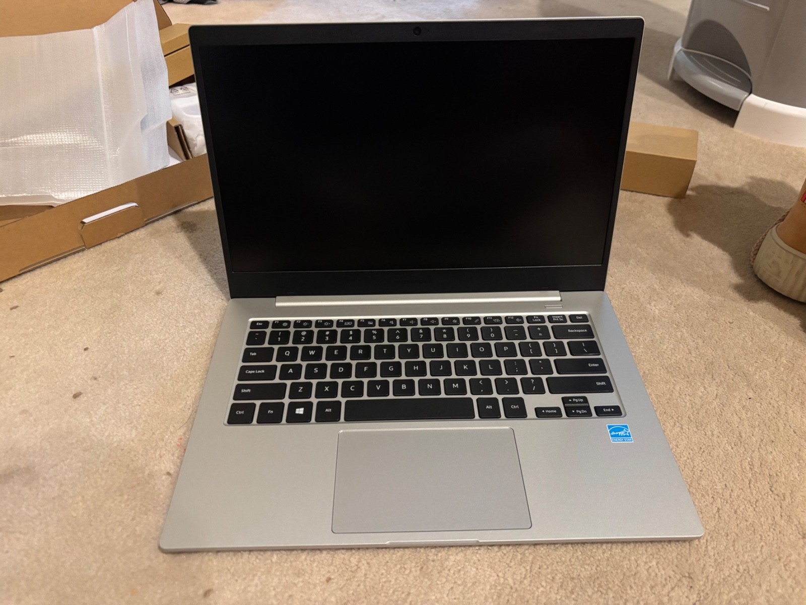 Galaxy Book Go 14.0” Silver Samsung, Windows 10 Home MCP:LPDDR4x 4GB + UFS 128GB