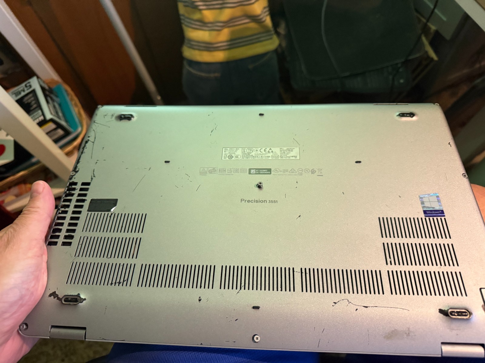 Dell Precision 3551 i5-10400H 2.60GHz (NO OS/8GB RAM/NO HDD/NO SSD)