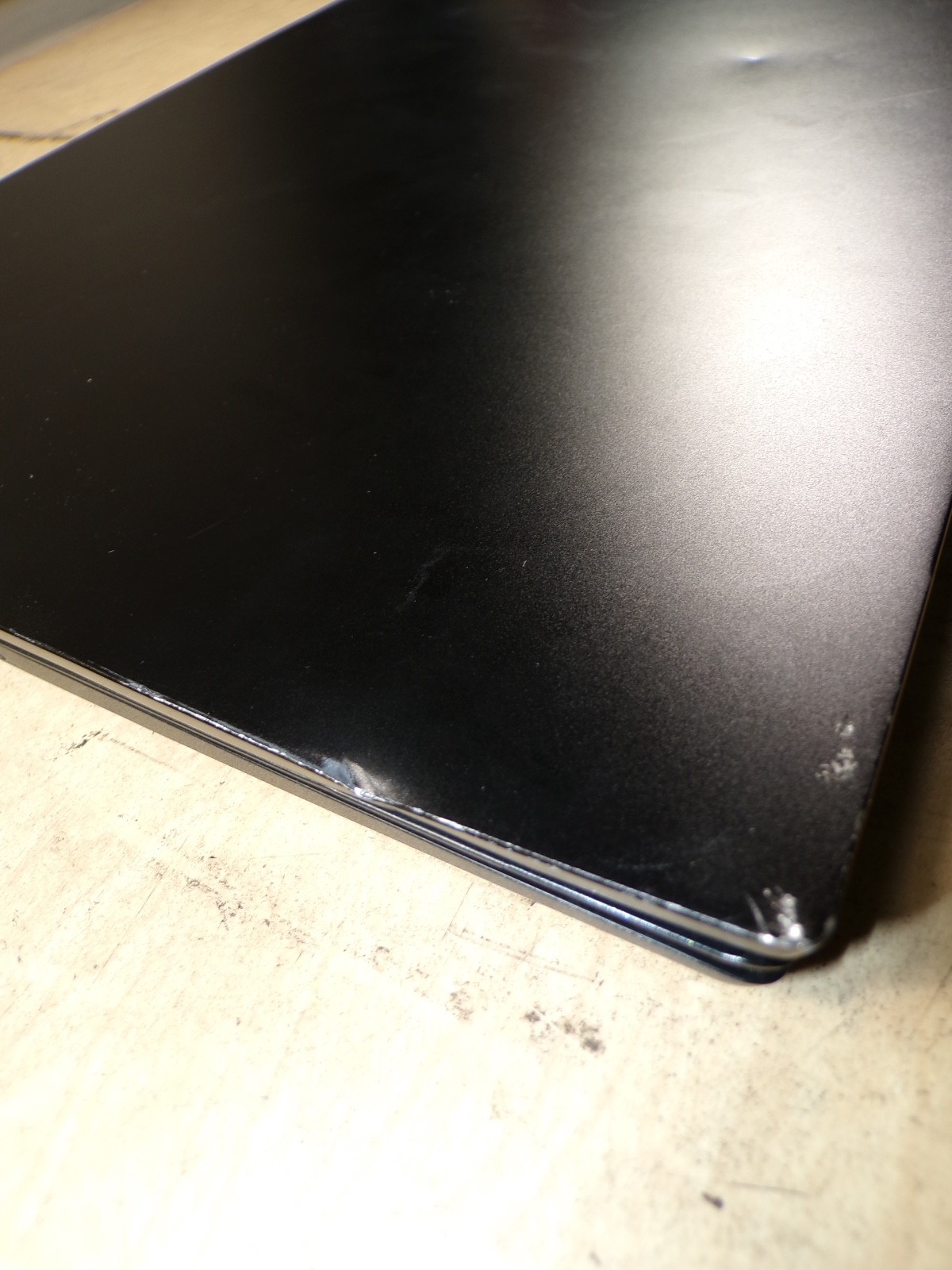 THINKPAD LENOVO E585 AMD RYZEN 8GB RAM **BODY DAMAGE **NO HD/ NO CADDIE/ NO OS/