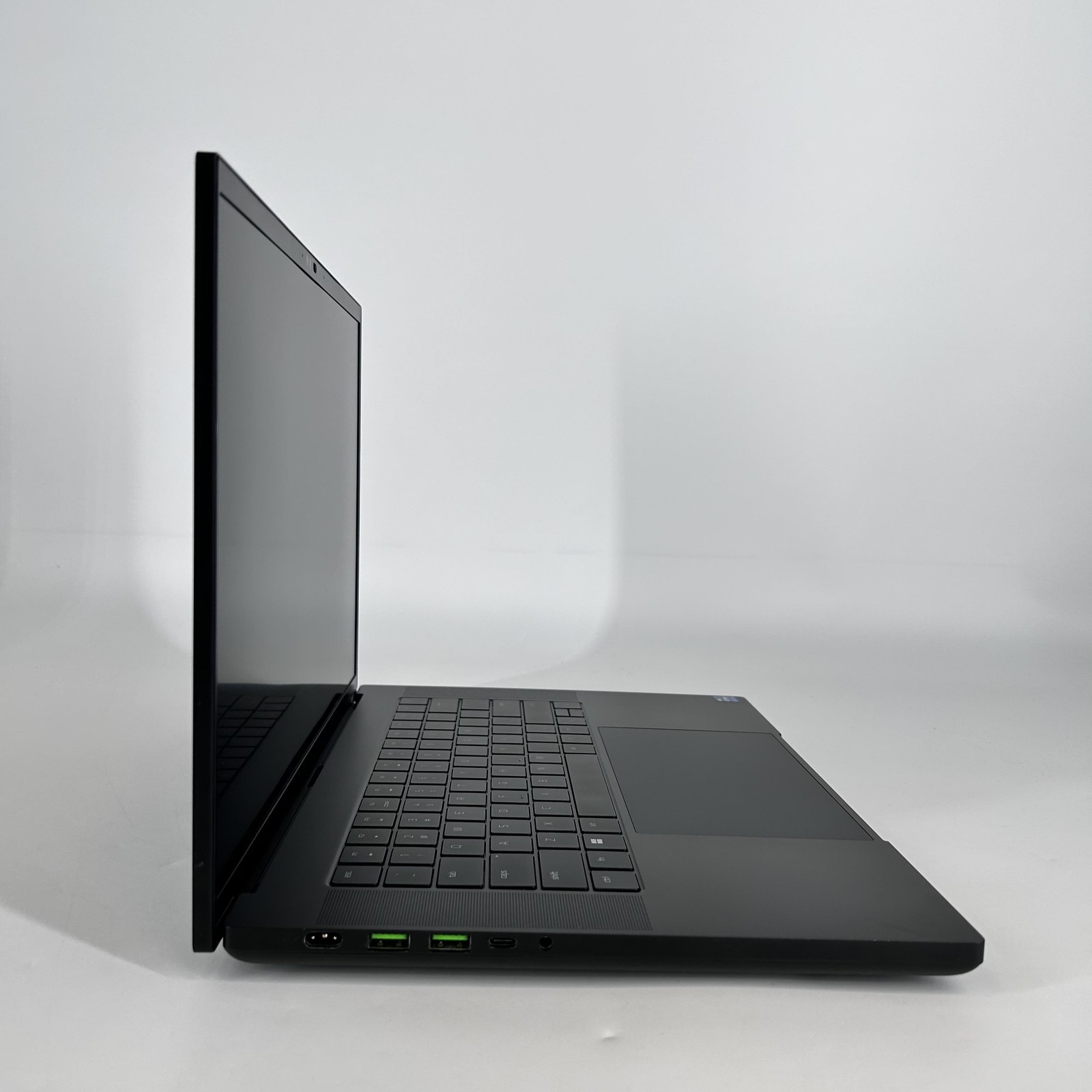 Razer Blade 16 120Hz UHD+ 2024 2.2GHz i9-14900HX 64GB 2TB/2TB RTX 4090 Very Good