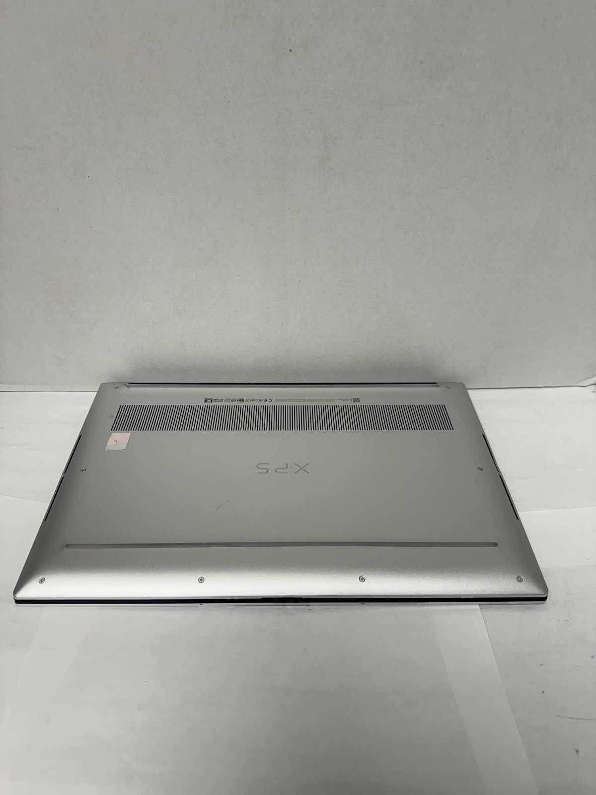 Dell XPS 15 9520 i7-12th Gen/16GB RAM/512GB NVME (No OS or Charger) Read Desc.