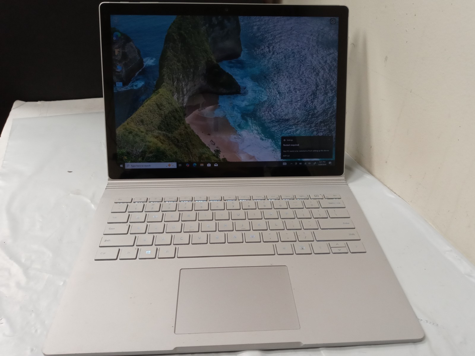 Microsoft Surface Book 2 1832 i5-7300U 2.6GHz 8GB RAM 256GB NVMe WIN10 PRO/NO AC