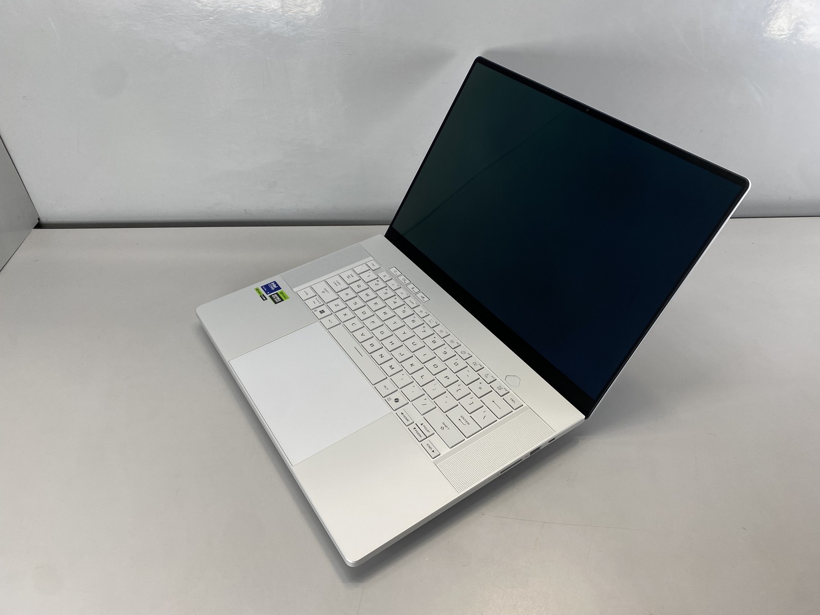 Asus Laptop ROG Zephyrus G16 GU605CX 16″ Intel Core Ultra 9 285H 2TB RTX 5090