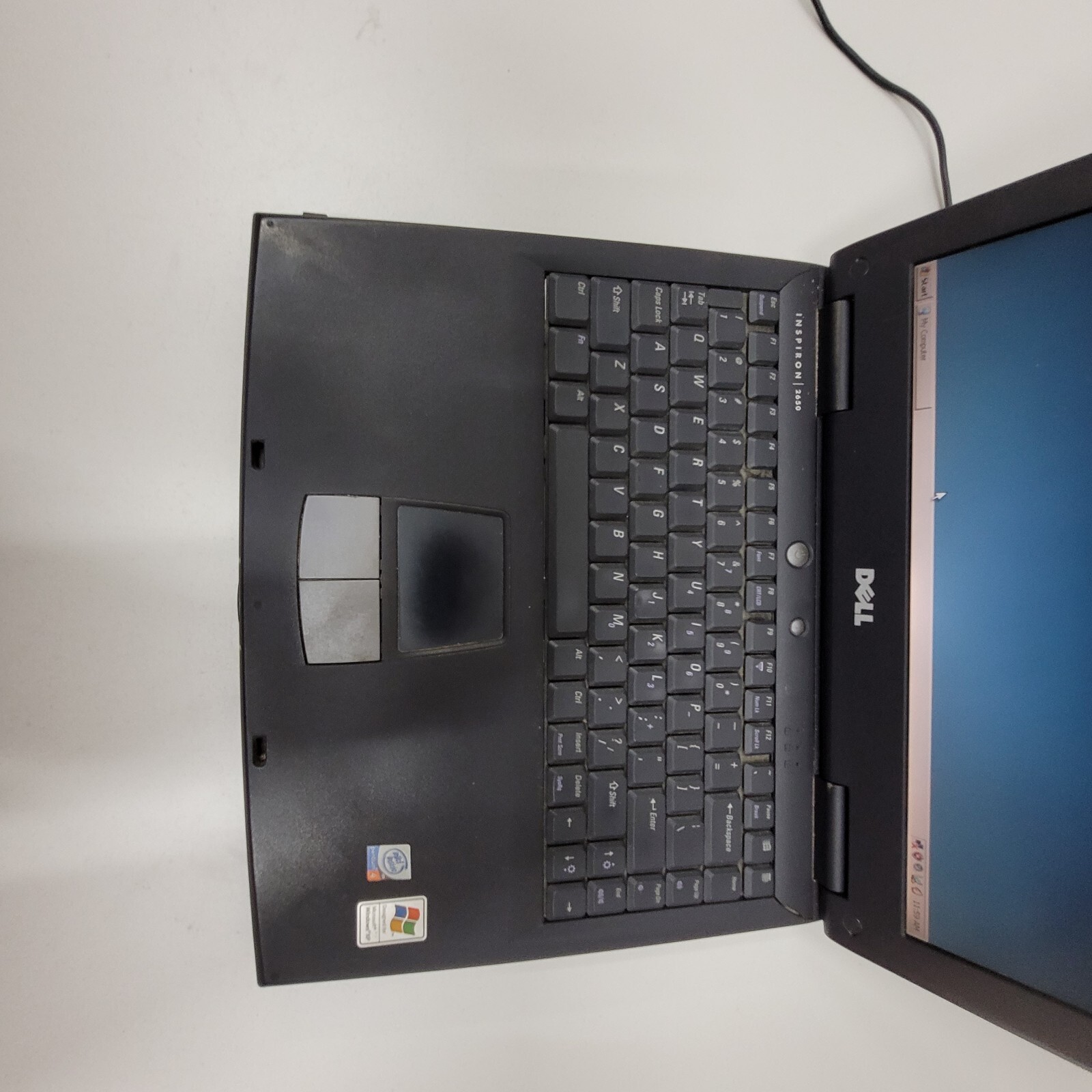VINTAGE DELL Inspiron 2650 Pentium 4 Mobile 1.6 GHz, 256MB, 20 Gig, Win XP, DVD