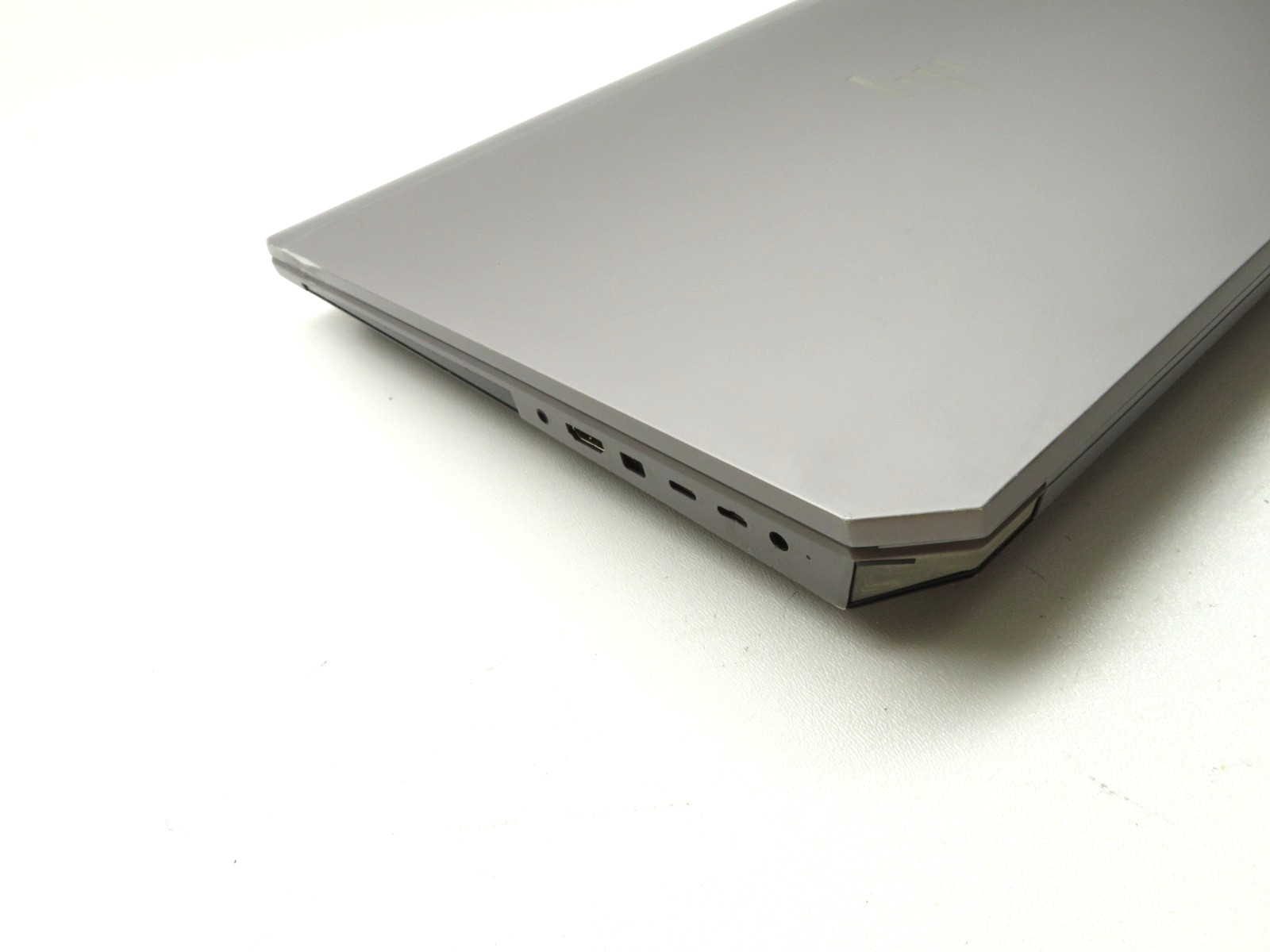 HP ZBook 17 G5 17.3″ Intel Core i7-8750H 2.2GHz 24GB RAM 256GB SSD P1000