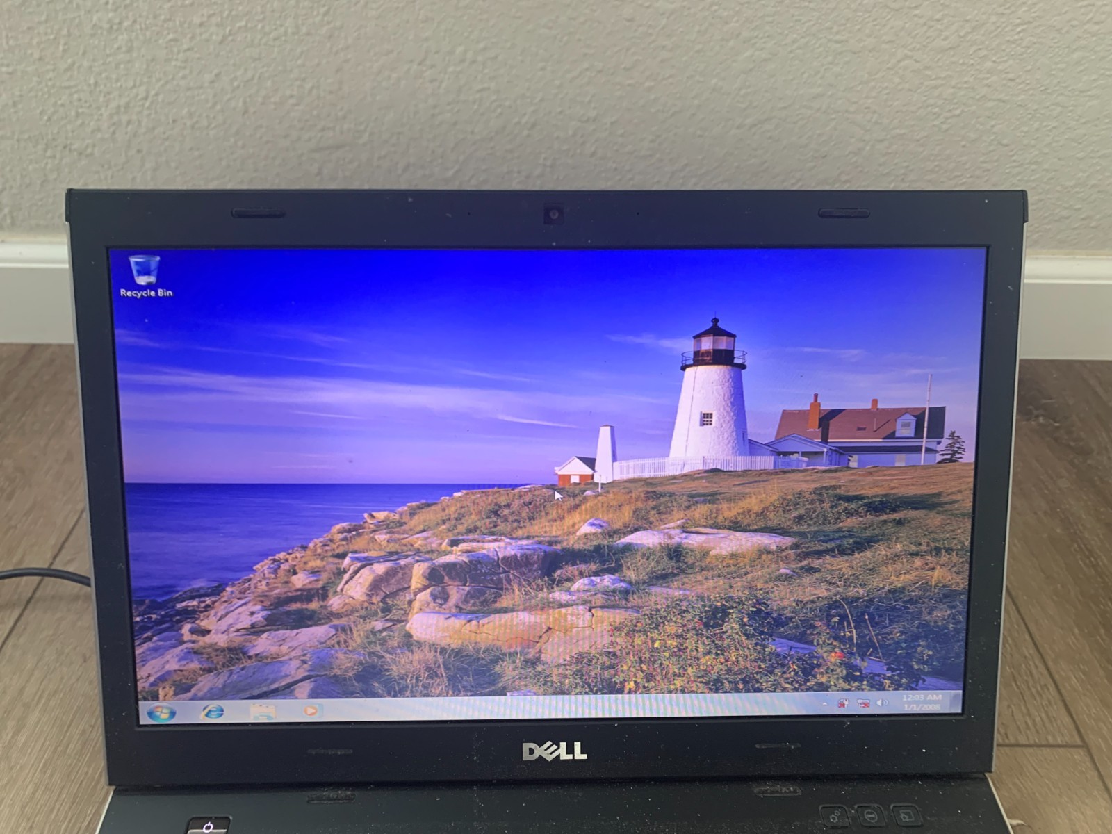 Dell Vostro 3555 15.6″ AMD E2-3000M 1.80GHz 4 GB RAM 320GB HDD Win 7 Pro