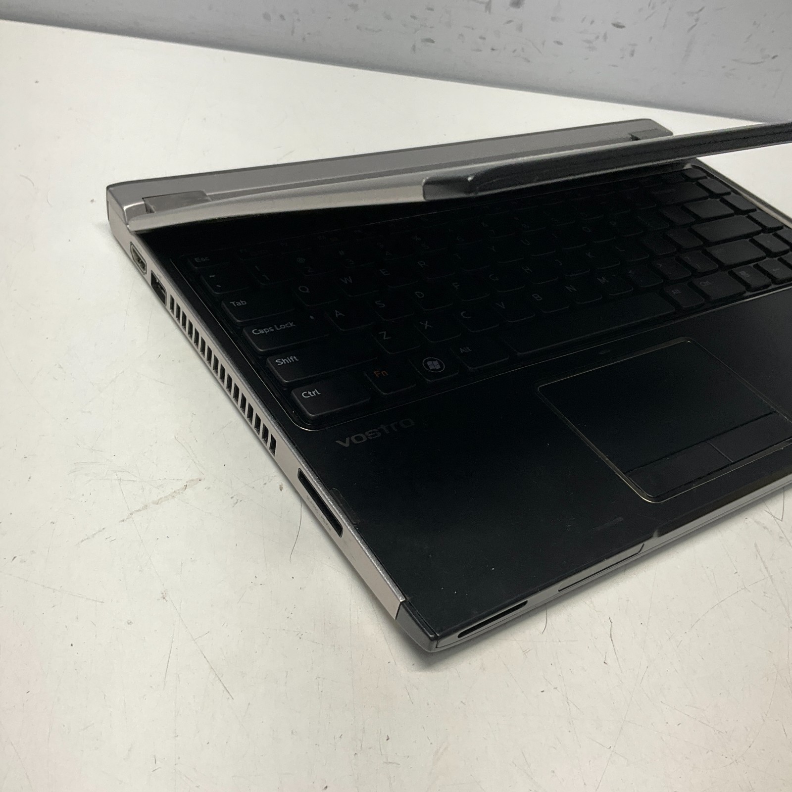 Dell Vostro V131 Intel Core i3-2310M 2.10GHz 4GB 320GB HDD Windows 10 Pro NO BAT