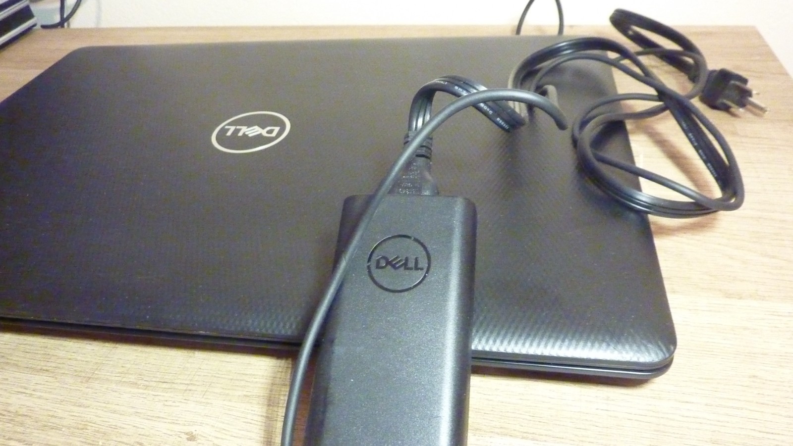 Dell Inspiron 3781 17″ Intel i3-7020U 8GB RAM, 1TB HDD, WIN10 HOME, OEM CHARGER
