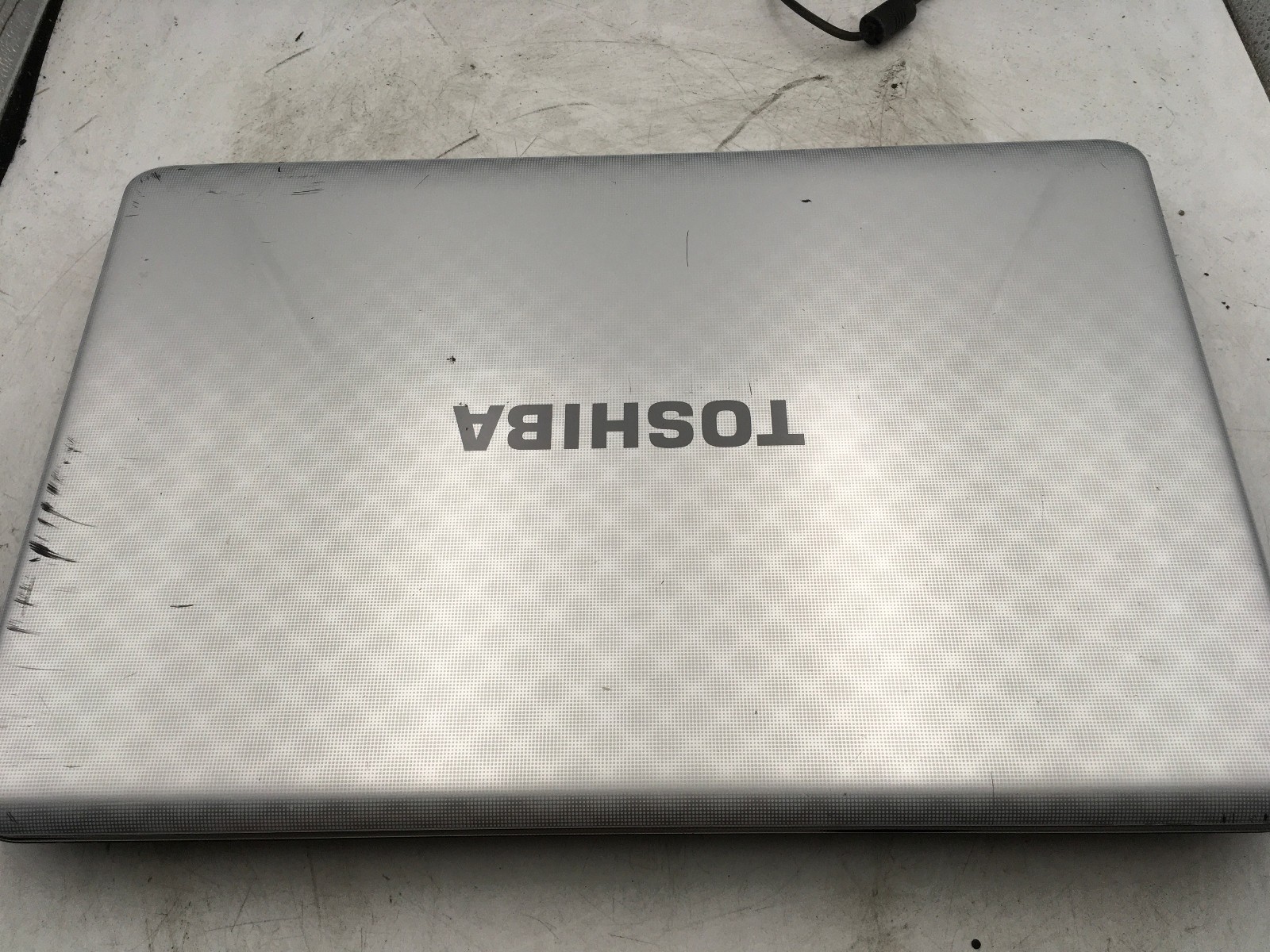 TOSHIBA SATELLITE – FOR PARTS / NO POWER – UKNOWN CPU – 4GB RAM – 15″ -READ – BB