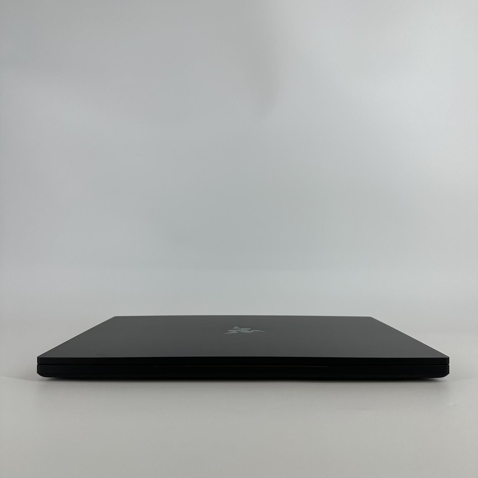 Razer Blade 18 240Hz QHD 2.2 GHz i9-14900HX 32GB 2TB NVIDIA RTX 4090 Excellent