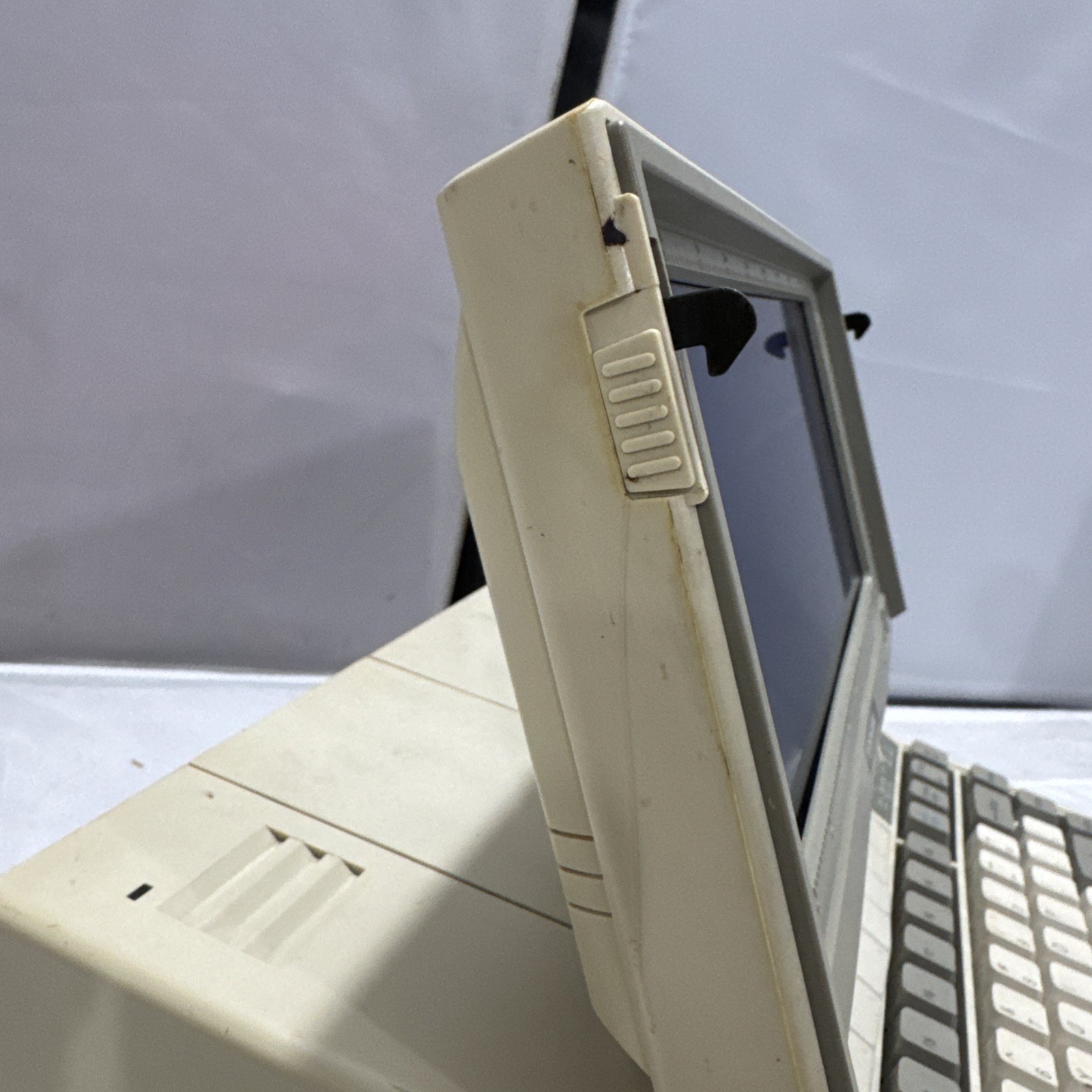 Toshiba T1200 Vintage Laptop 1987 DOS Powers On Displays Error See Photos