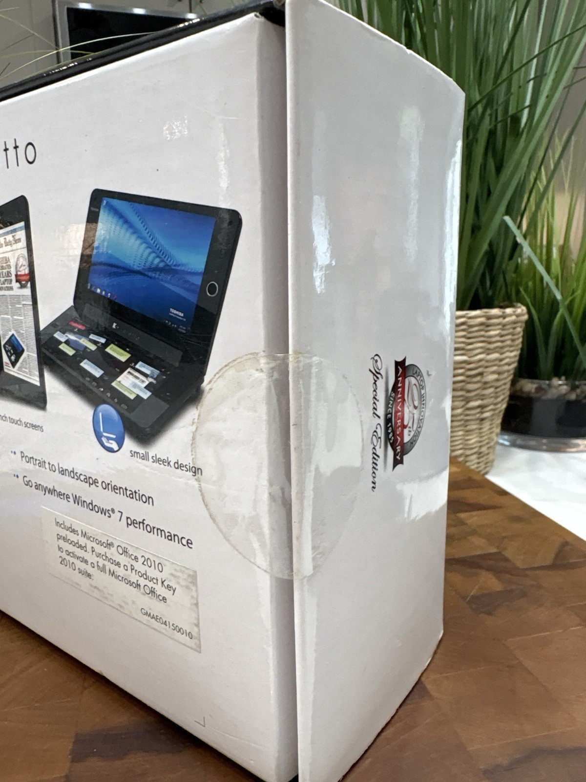 NEW SEALED Toshiba Libretto W105-L251 Dual Screen Windows 7 Mini Laptop 25 Anni
