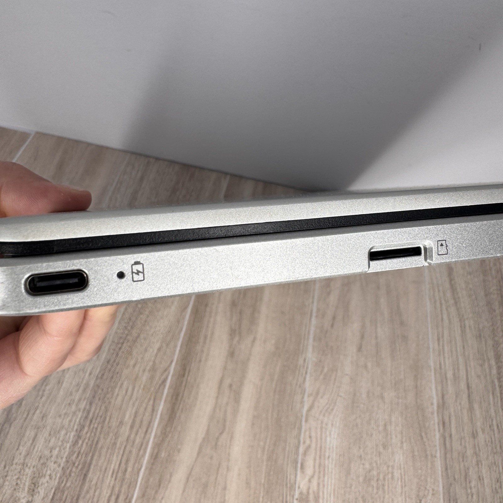 ASUS Chromebook C423NA 14 Laptop Silver 4GB RAM 32GB SSD WiFi Ready