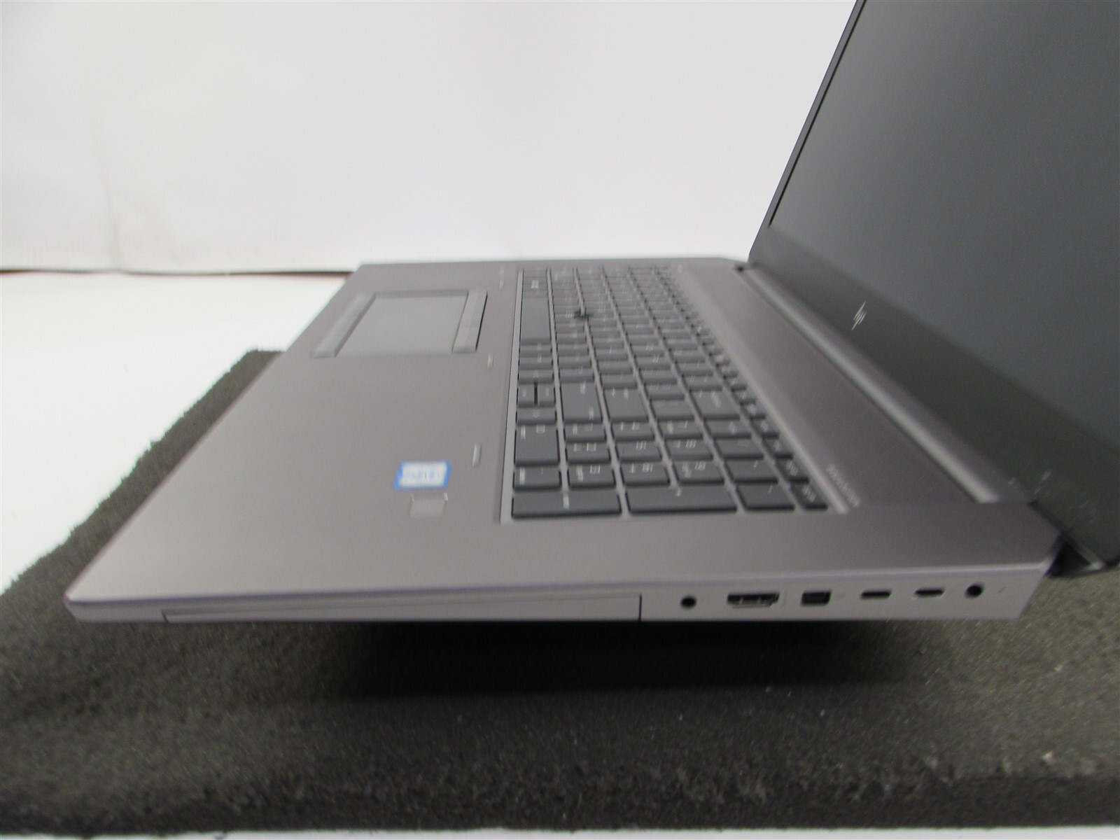 HP ZBOOK 17 (G6) 17.3″ FHD CORE I7-9850H 512GB SSD 32GB RAM RTX 4000 NO O.S