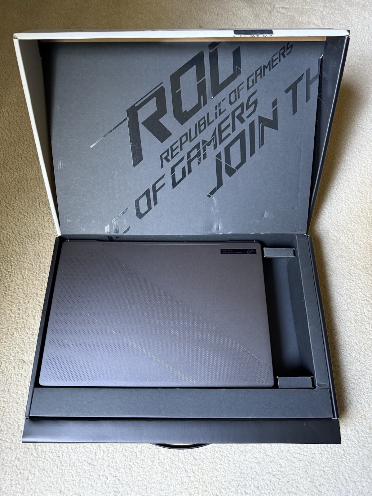 ASUS ROG Zephyrus G15 Ga503R Ryzen 9 6900hs RTX 3060 40/16gb RAM 500GB SSD