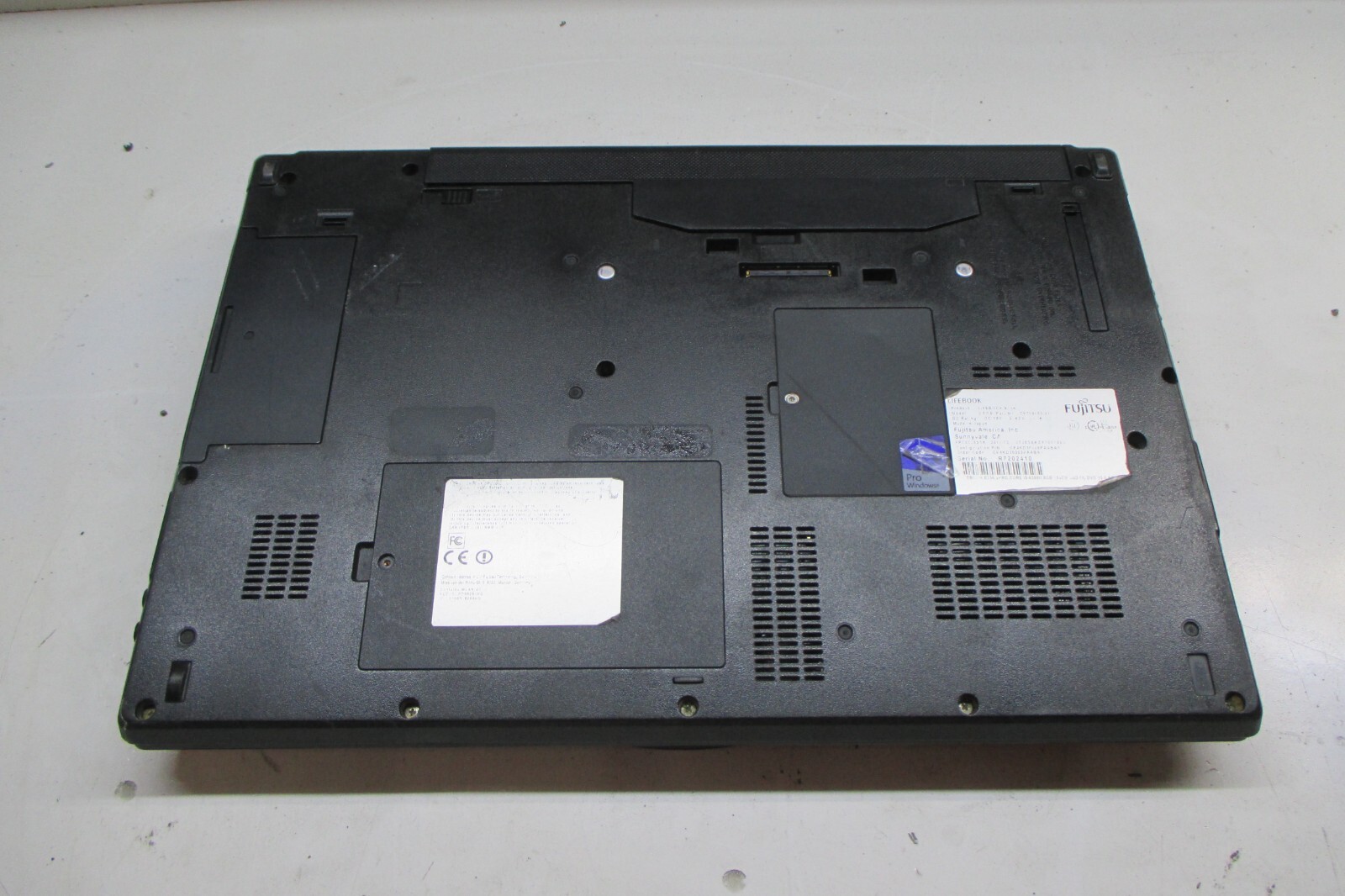 Fujitsu LifeBook E756 i5-6300u 2.4ghz 8gb NO HDD