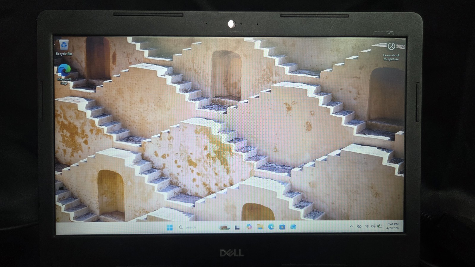 Dell Latitude 3590 15.6” i7-8550U 8GB RAM 256GB SSD R7 M460 Win11P wifi