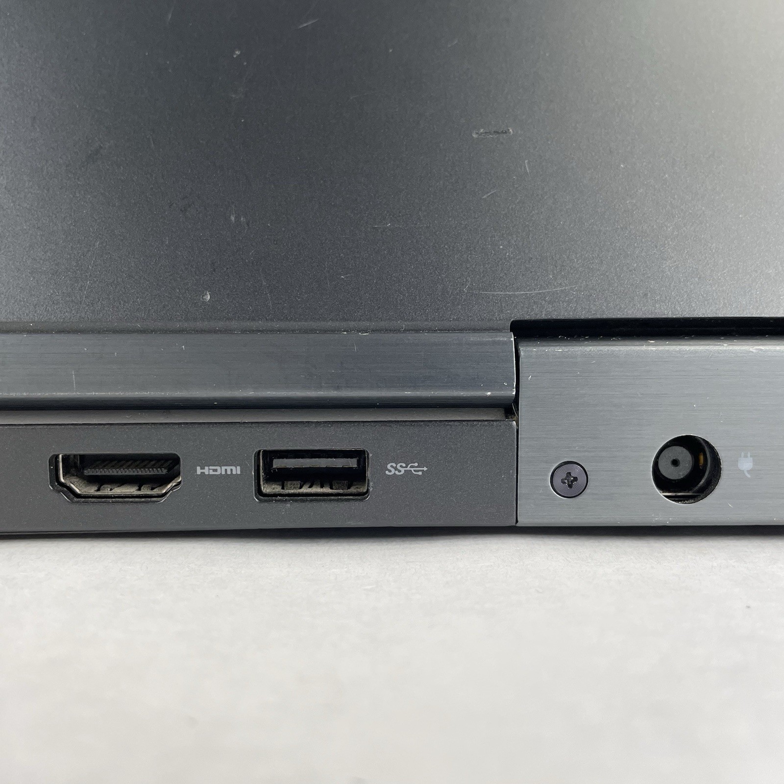 Dell Latitude 5590 15.6″ i5-8250U 1.6 GHz 8GB RAM No SSD No OS – Bad Corner READ