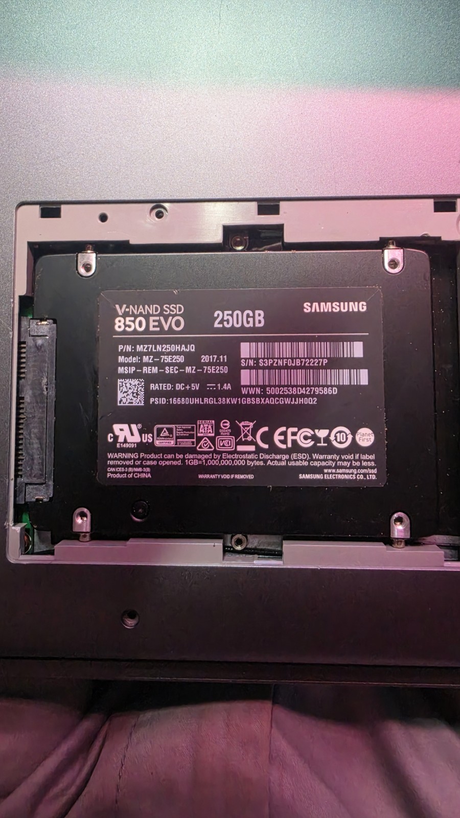 Gateway 15.6 V-nand 250GB SSD Intel Pentium Silver 1.10GHz, 4GB Laptop – Silver