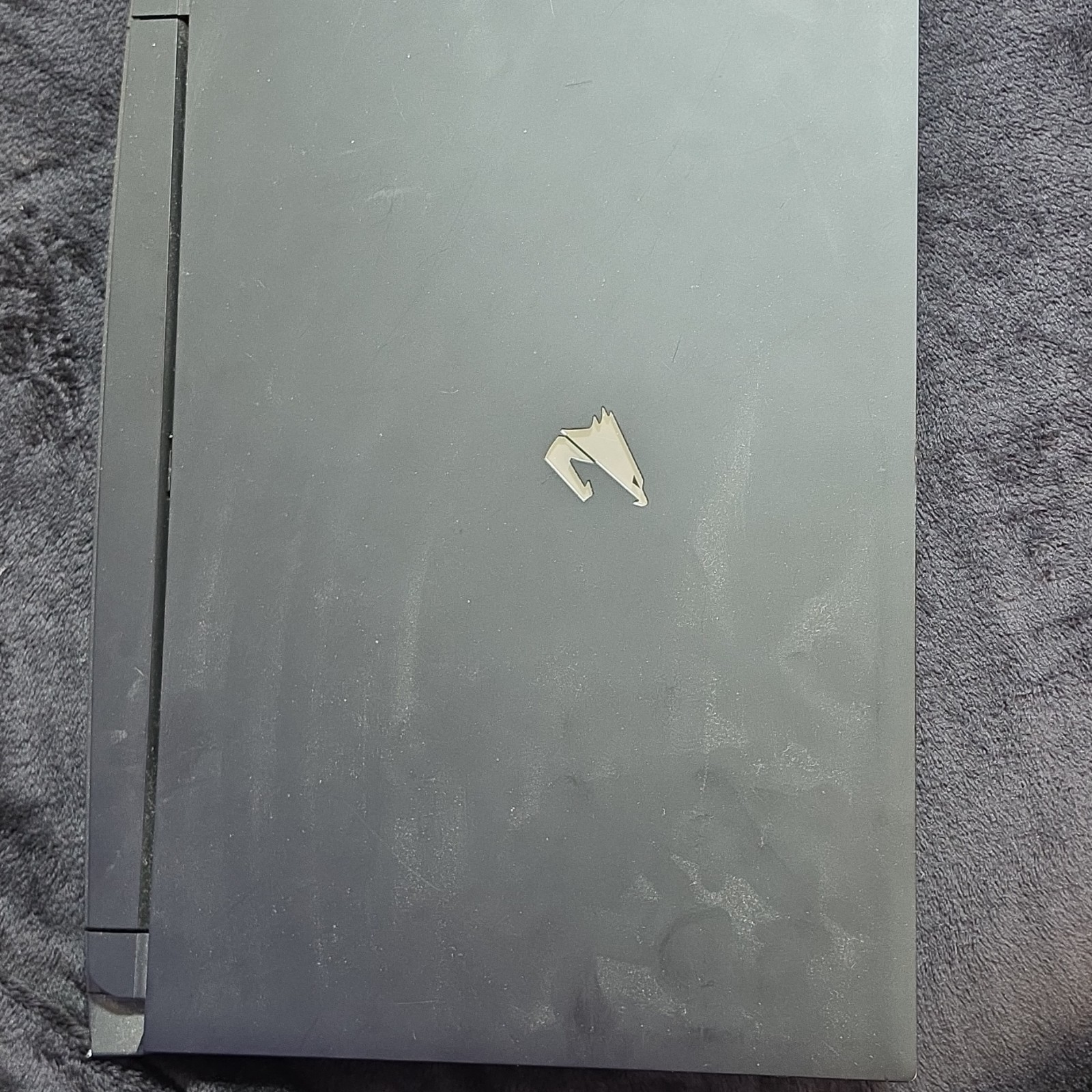 AORUS 15p XD 15.6″ Gaming Laptop i7 3070 FOR PARTS BAD MOTHERBOARD AND BATTERY