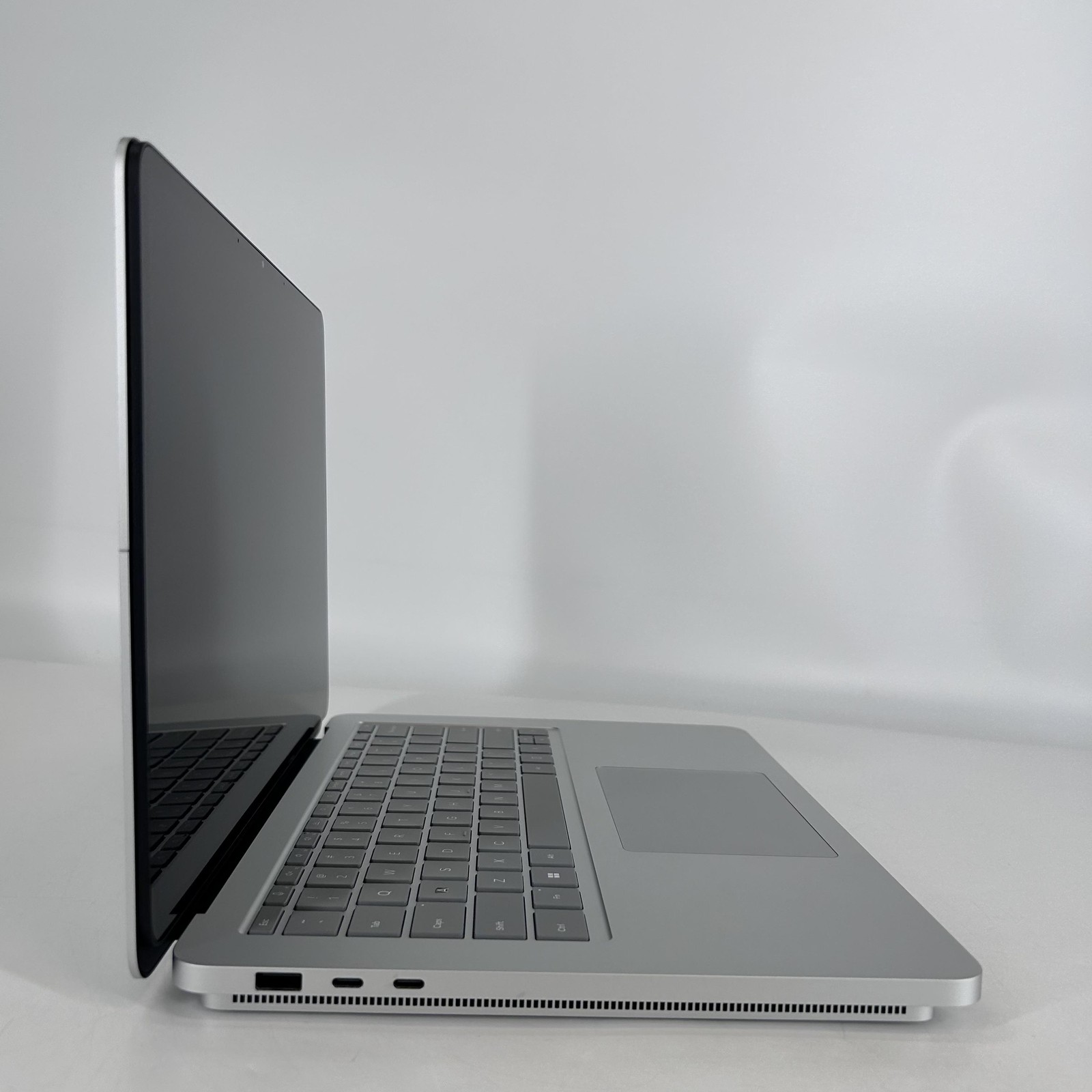 Microsoft Surface Laptop Studio 2 14.4 2K TOUCH i7-13700H 16GB 512GB – WORN KEYS