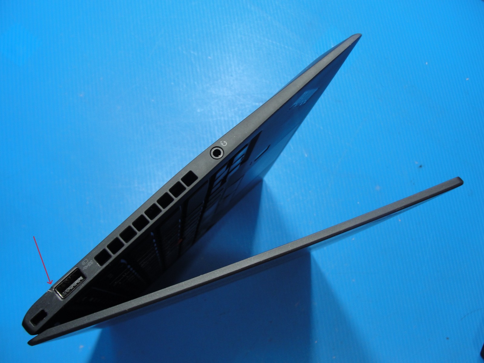 Lenovo ThinkPad X1 Carbon Gen 5 14″WQHD Core i7-7600U 2.8GHz 16GB RAM 1TB SSD+PA