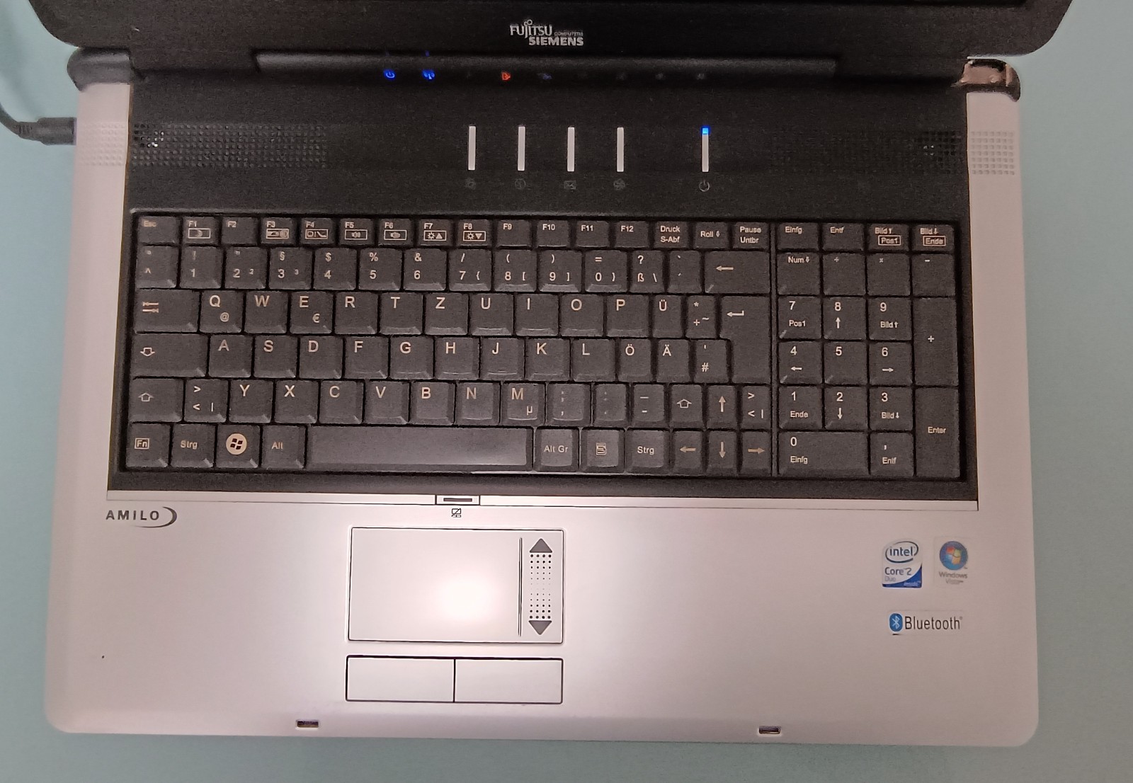Notebook Fujitsu Siemens Amilo Xi 1554 with charging cable and ANTIX Linux