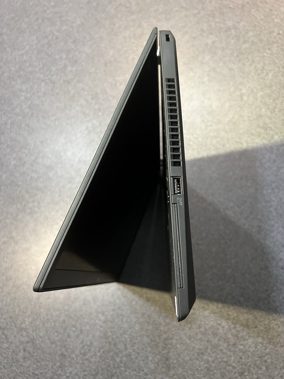 Lenovo ThinkPad P14s Gen 2 14″ FHD i7-1165G7 16GB RAM 477GBSSD NVIDIA T500 Win10