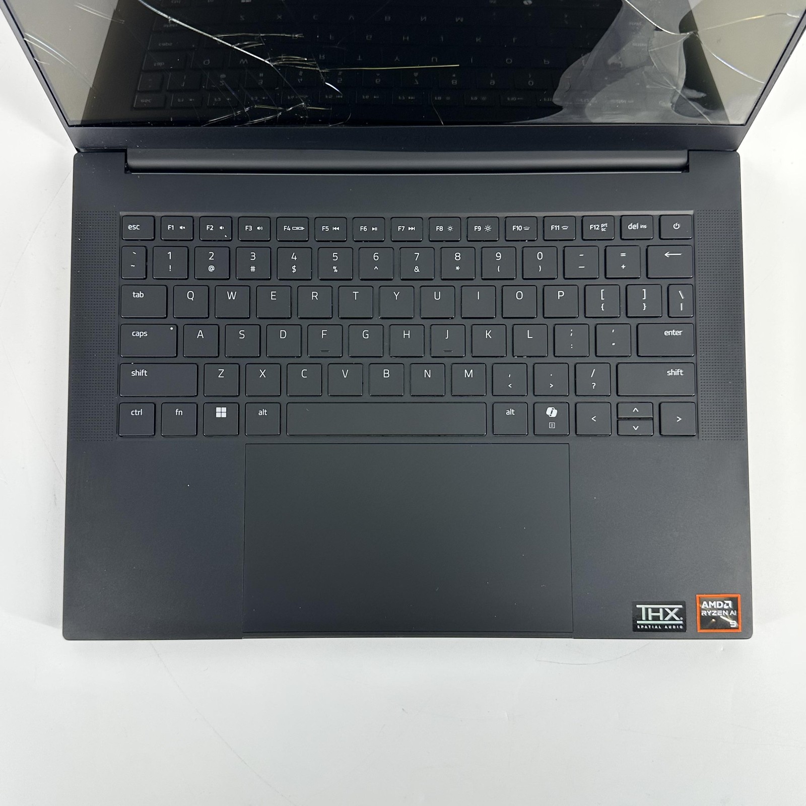 Razer Blade 14 FHD 2025 2.0GHz Ryzen AI 9 365 16GB 1TB RTX 5060 – CRACKED SCREEN