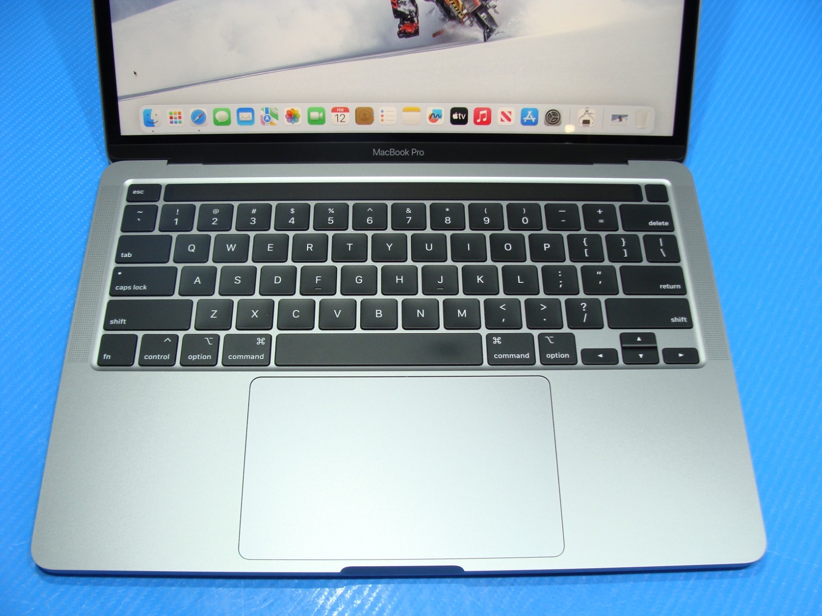 Apple MacBook Pro 13″ (2020) A2251/BTO i7-1068NG7 2.3GHz 32GB 512GB Sequoia +PA