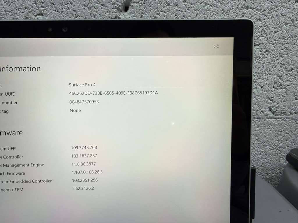 Microsoft Surface Pro 4 1724 12.3″ Touch i5-6300U 8GB RAM 256GB SSD Windows 10