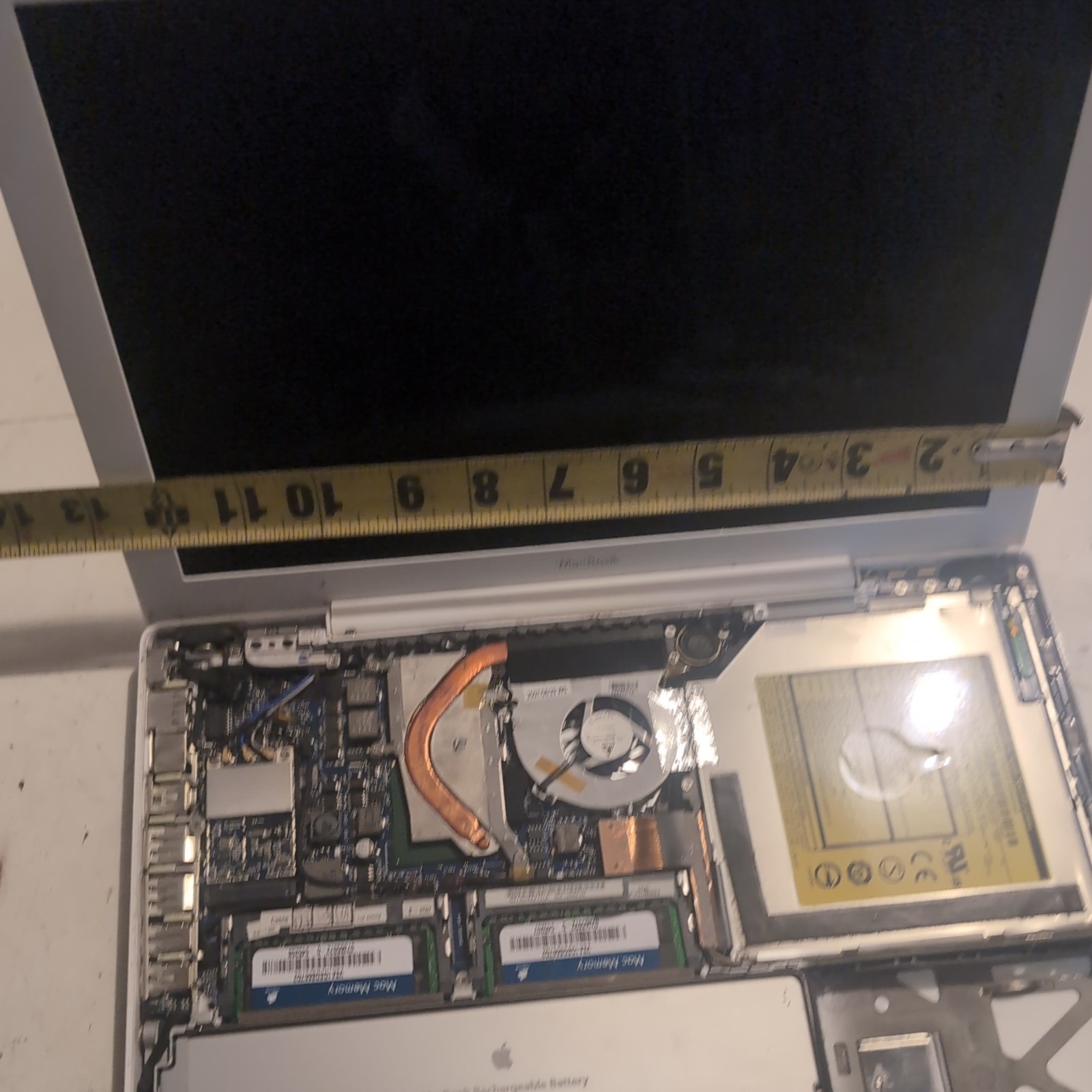 Broken Old Mac Laptop CW-8221-C for Parts Not Working As-Is Read Description
