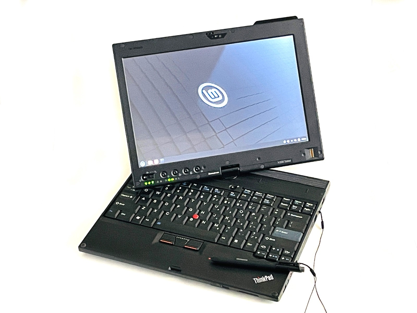 Lenovo ThinkPad X200 Tablet C2D 240SSD 8GB RAM, Linux Mint – GOOD