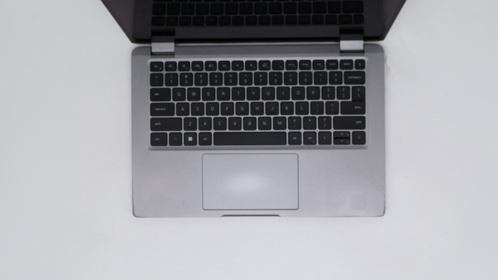 Dell Latitude 5330 13″ i7-1265u 16GB 512GB – Fair READ DESC
