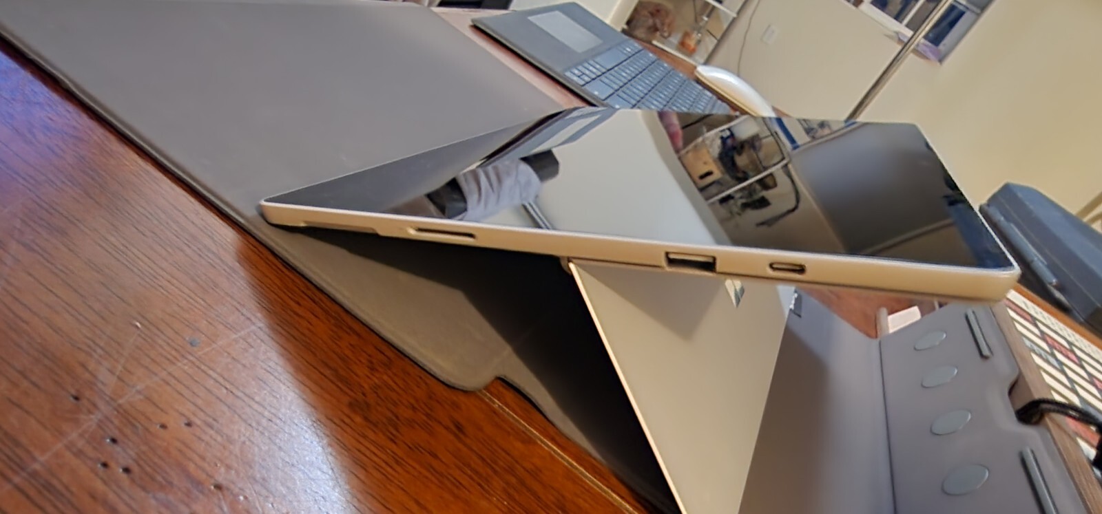 Microsoft Surface Pro 7 Bundle 12.3″ (128GB SSD, Intel Core i5-1035G4, 8GB