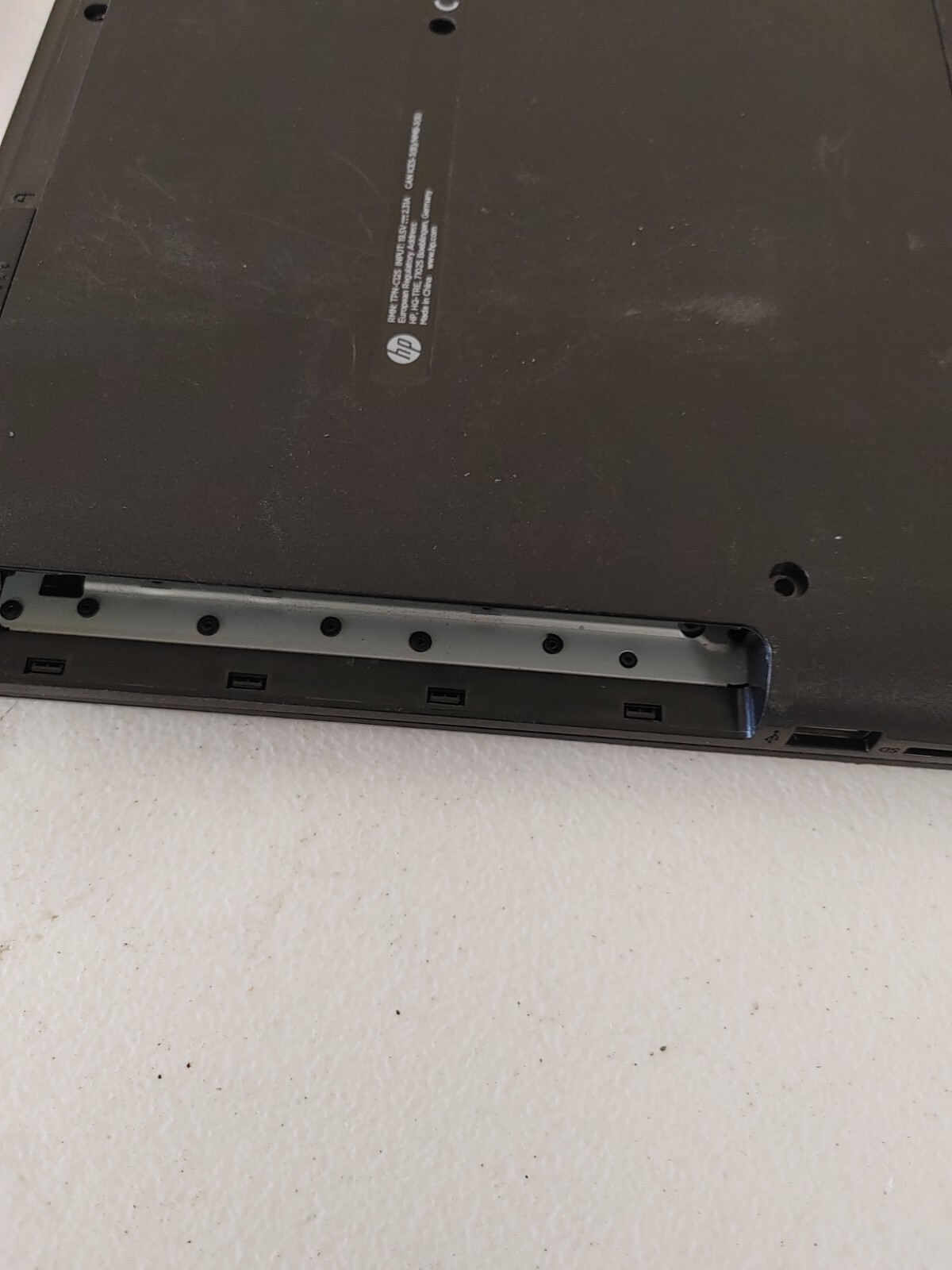 HP Notebook Core i3-7100U@ 2.40GHz, NO RAM , NO HD for parts