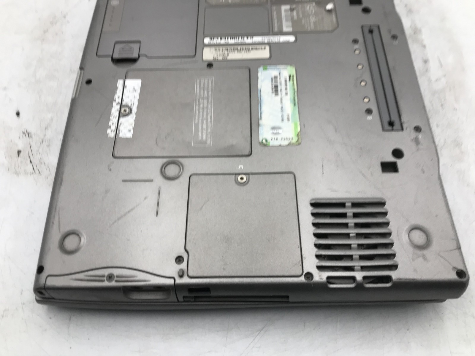DELL LATITUDE D600 – FOR PARTS/REPAIR – INTEL PENTIUM M – 1GB RAM -READ DESC- BB