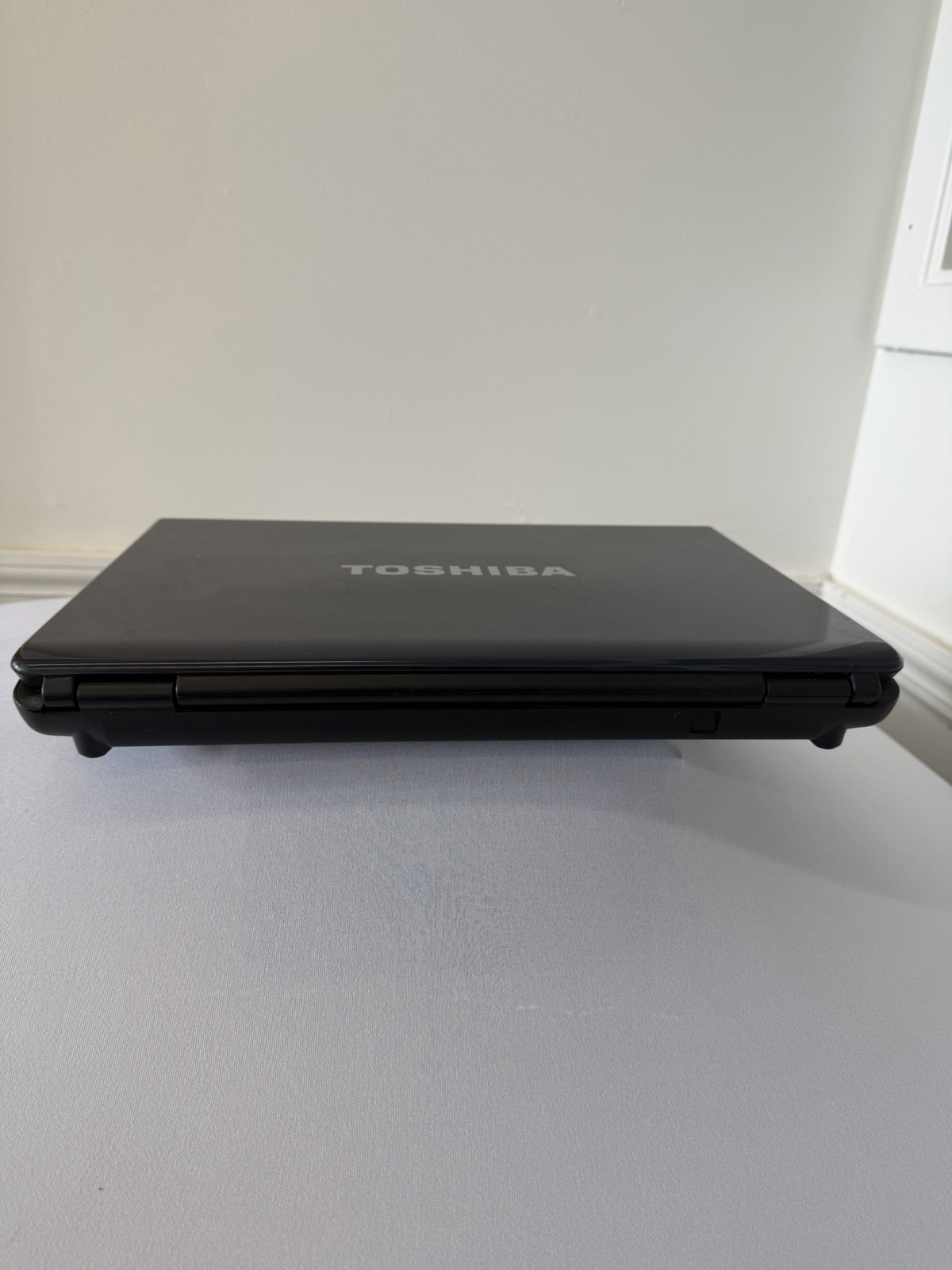 Toshiba Satellite L305-55955 – Good Screen – Intel Celeron 900 – Read Desc