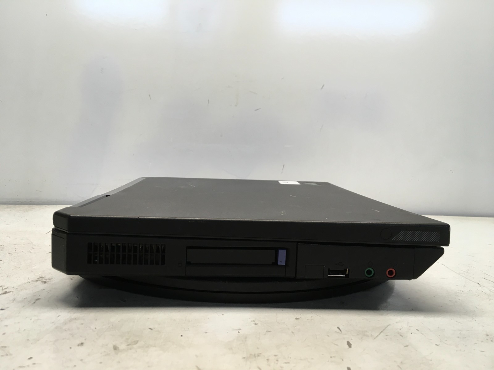 IBM ThinkPad R32 Intel Mobile Pentium 4-M 1.6GHz 256 MB NO HDD