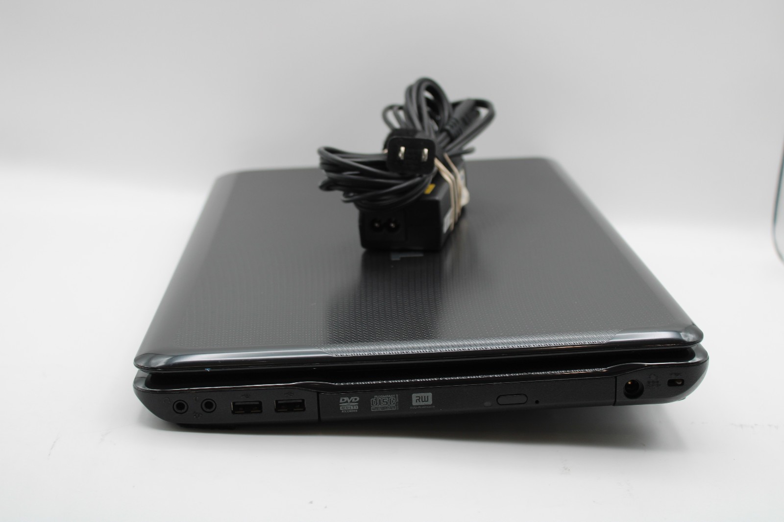 Toshiba Satellite A665-S6086 _ i3-M370 @ 2.4 _ 4GB RAM _ 256GB SSD _ No OS